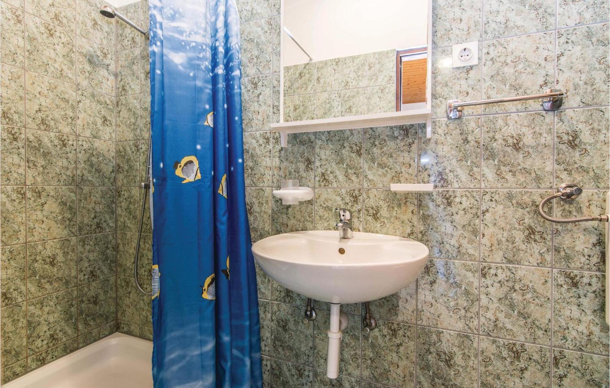 4 Bedroom Awesome Apartment In Starigrad Esterno foto
