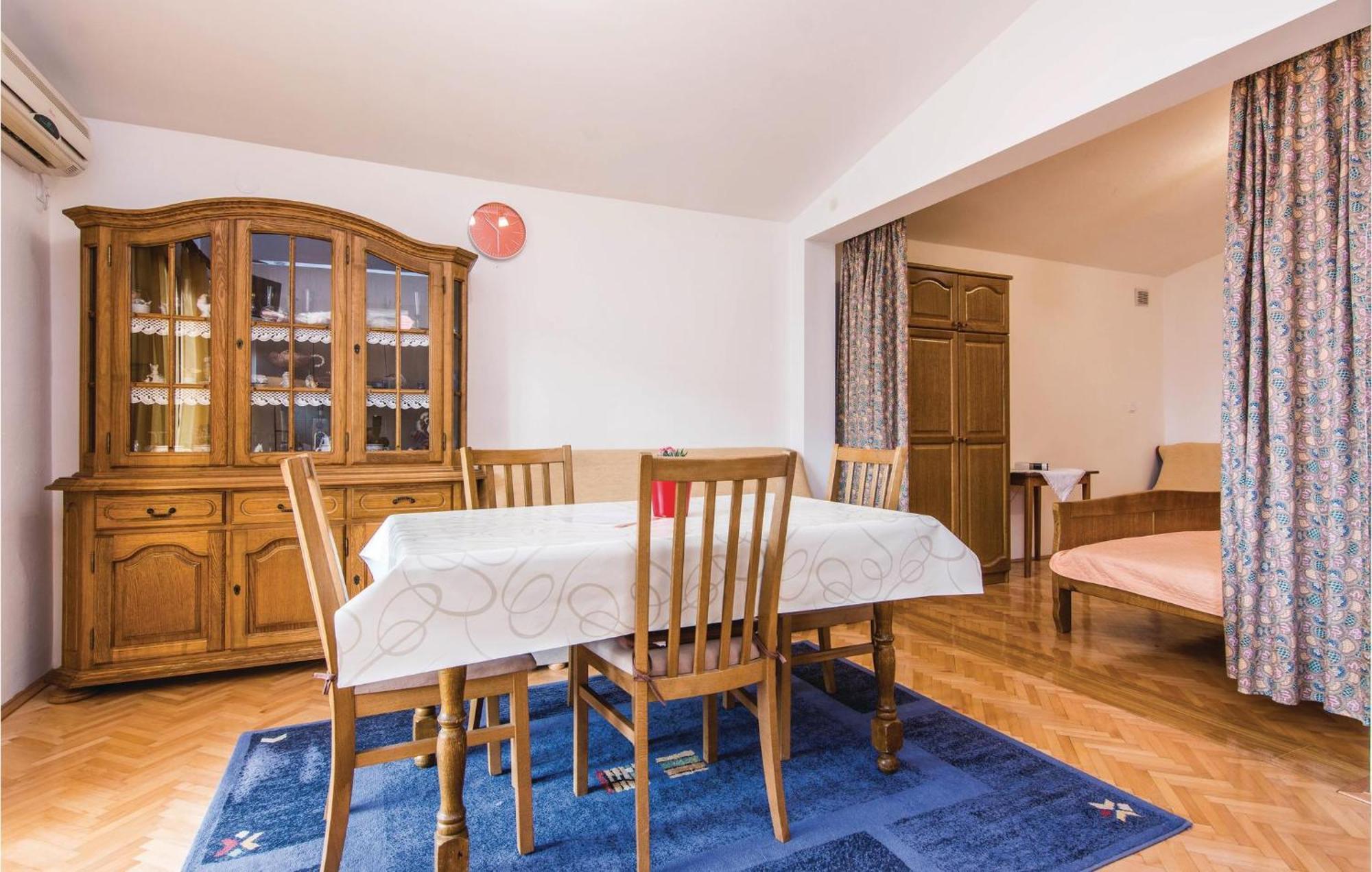 4 Bedroom Awesome Apartment In Starigrad Esterno foto