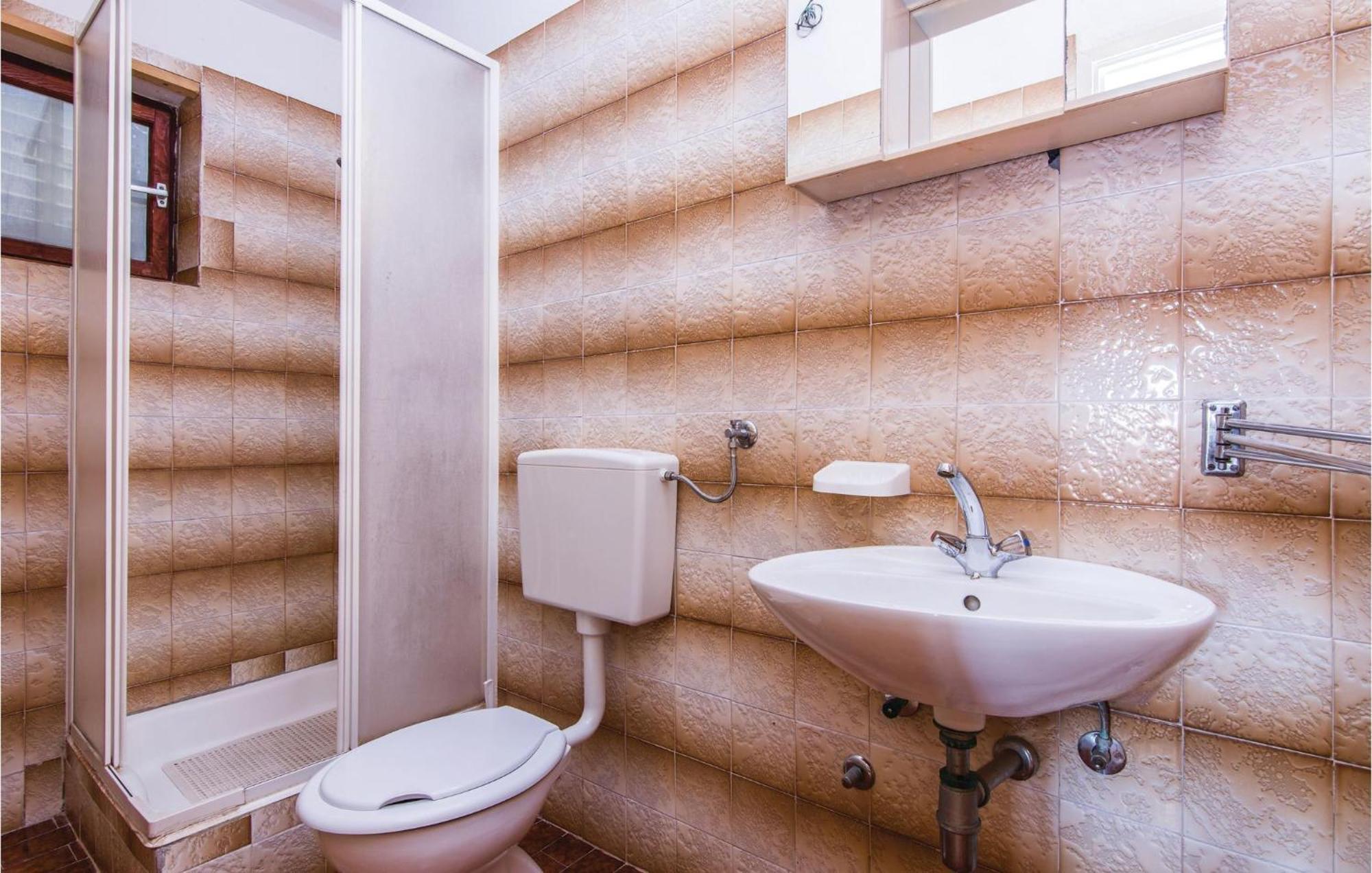 4 Bedroom Awesome Apartment In Starigrad Esterno foto