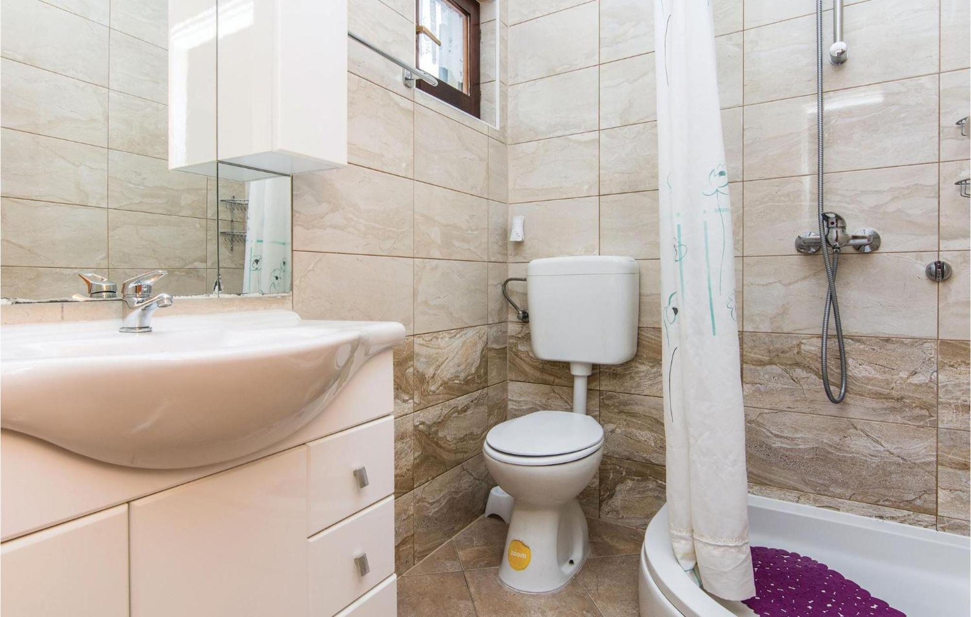 4 Bedroom Awesome Apartment In Starigrad Esterno foto