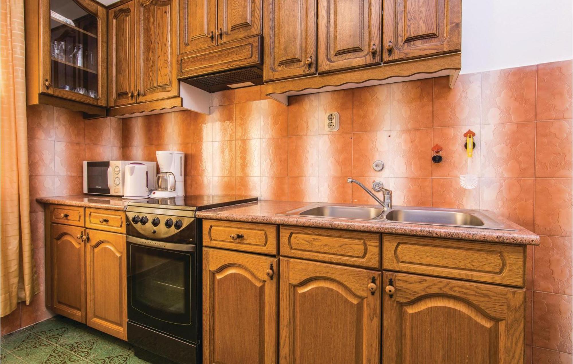 4 Bedroom Awesome Apartment In Starigrad Esterno foto