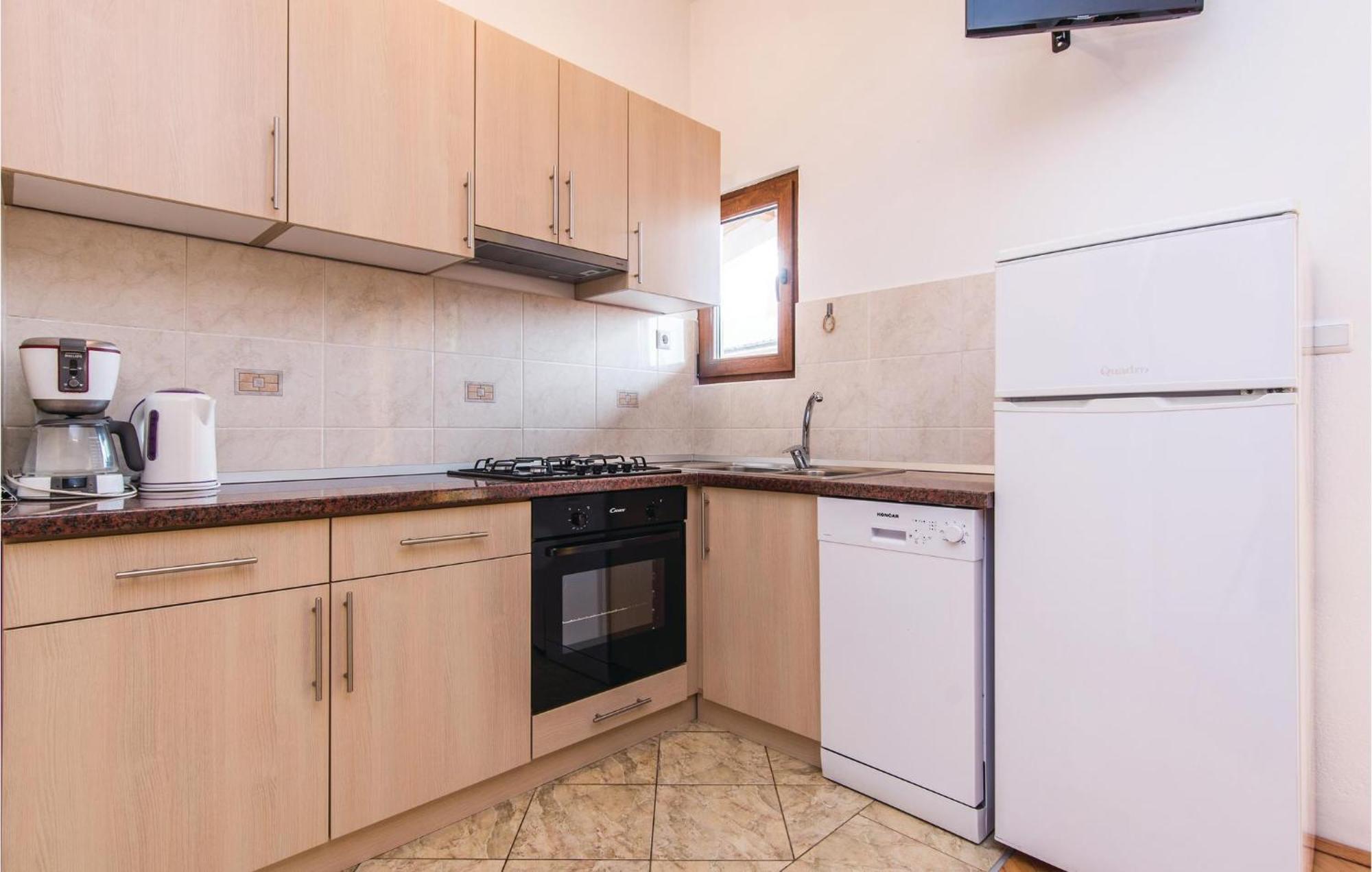4 Bedroom Awesome Apartment In Starigrad Esterno foto