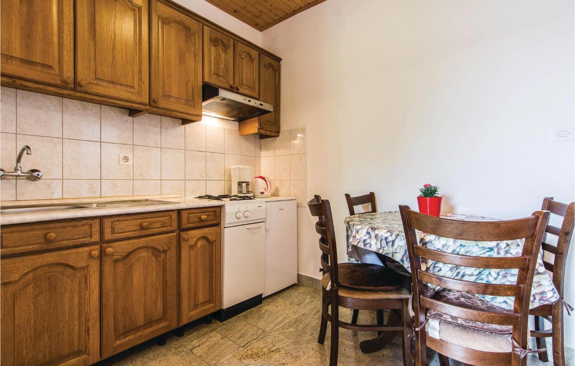4 Bedroom Awesome Apartment In Starigrad Esterno foto