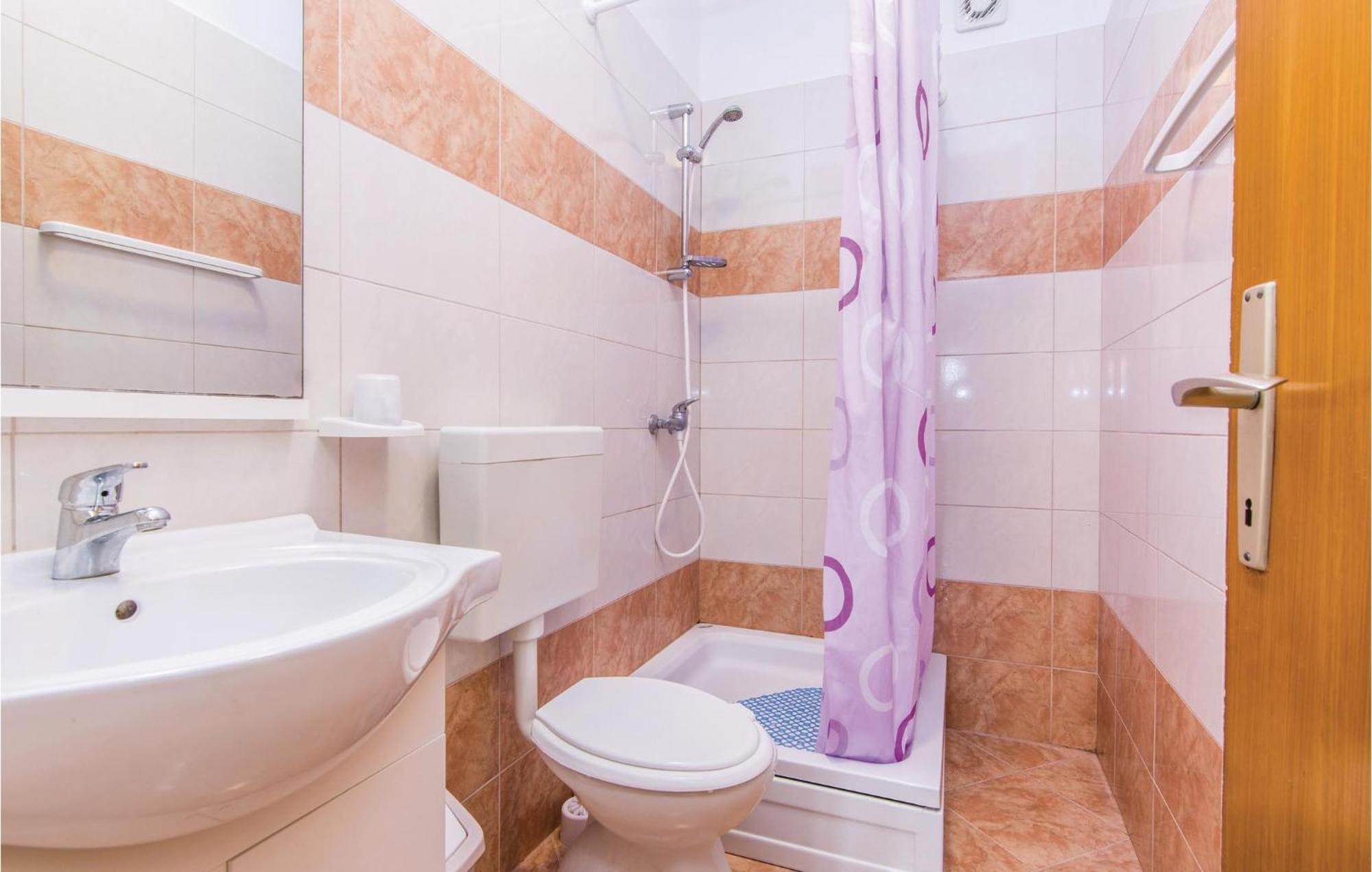 4 Bedroom Awesome Apartment In Starigrad Esterno foto