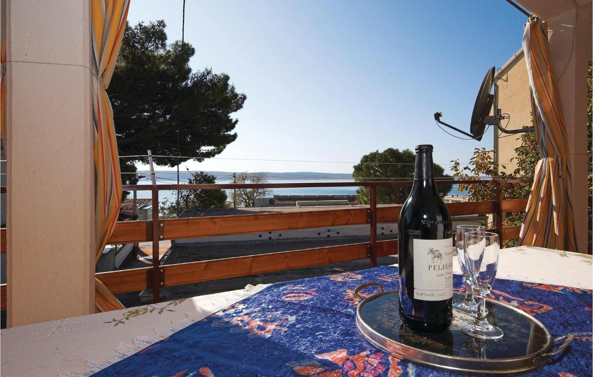 4 Bedroom Awesome Apartment In Starigrad Esterno foto